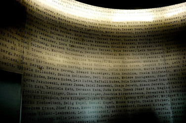 IL MUSEO SCHINDLER a Cracovia. Fotografie di Giulio Azzarello ©2016. IL MUSEO SCHINDLER a Cracovia. Fotografie di Giulio Azzarello ©2016.