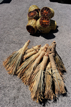 CESTO tipico tradizionale siciliano impagliato. Fotografie di Giulio Azzarello &copy;2014.