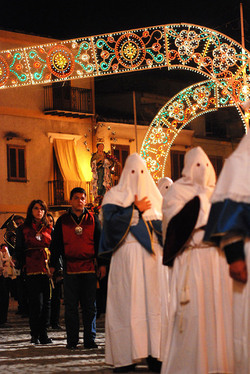 PROCESSIONE RELIGIOSA in Sicilia. Fotografie di Giulio Azzarello &copy;2014.