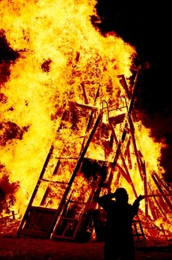LA VAMPA DI SAN GIUSEPPE a Palermo. Fotografie di Giulio Azzarello ©2018. LA VAMPA DI SAN GIUSEPPE a Palermo. Fotografie di Giulio Azzarello ©2018.