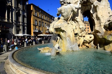 PIAZZA NAVONA Roma. Fotografie di Giulio Azzarello ©2020. PIAZZA NAVONA Roma. Fotografie di Giulio Azzarello ©2020.