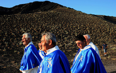 PROCESSIONE RELIGIOSA DEL MARE a Linosa. Fotografie di Giulio Azzarello ©2014. PROCESSIONE RELIGIOSA DEL MARE a Linosa. Fotografie di Giulio Azzarello ©2014.
