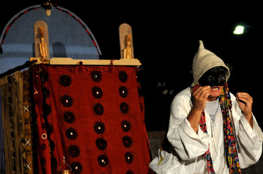 BRUNO LEONE e il suo Pulcinella spettacolo. Fotografie di Giulio Azzarello ©2014. BRUNO LEONE e il suo Pulcinella spettacolo. Fotografie di Giulio Azzarello ©2014.