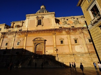 CENTRO STORICO di PALERMO. Fotografia di Giulio Azzarello &copy;2018.