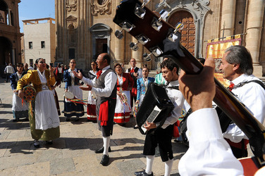 GRUPPO FOLK SICILIANO a Marsala. Fotografie di Giulio Azzarello &copy;2014.