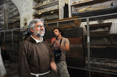 Le CATACOMBE di Palermo documentario film. Fotografie di scena e set di Giulio Azzarello &copy;2014.