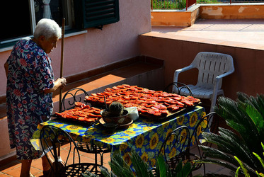 ISOLA DI USTICA il paese. Fotografie di Giulio Azzarello ©2016. ISOLA DI USTICA il paese. Fotografie di Giulio Azzarello ©2016.