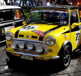 RADUNO di auto classiche MiniCooper. Fotografie di Giulio Azzarello &copy;2016.