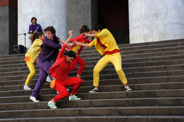 DANZE URBANE contemporanee per le vie di Palermo. Fotografie di Giulio Azzarello &copy;2014.