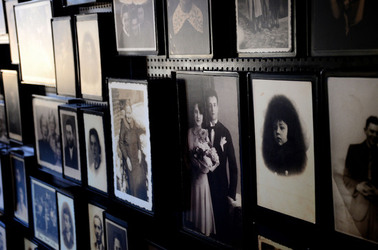 AUSCHWITZ BIRKENAU il percorso della memoria e i documenti. Fotografie di Giulio Azzarello &copy;2016.