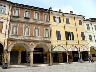 CESENA e il suo centro storico. Fotografie di Giulio Azzarello &copy;2014.