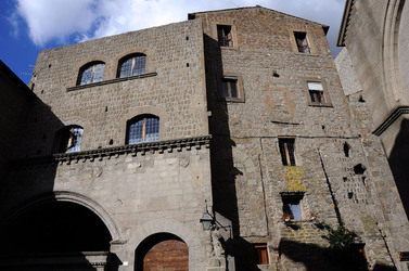 VITERBO e il suo centro storico. Fotografie di Giulio Azzarello &copy;2014.