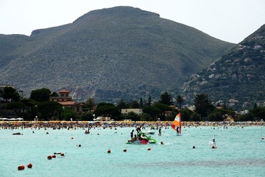 MONDELLO. Fotografe di Giulio Azzarello &copy;2023.