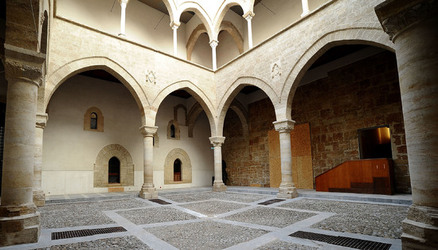 LOGGIATO arabo normanno allo Steri di Palermo. Fotografie di Giulio Azzarello &copy;2014.