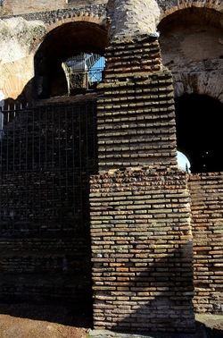 COLOSSEO Roma. Fotografie di Giulio Azzarello ©2020. COLOSSEO Roma. Fotografie di Giulio Azzarello ©2020.