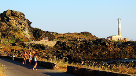 ISOLA DI USTICA la costa. Fotografie di Giulio Azzarello &copy;2016.