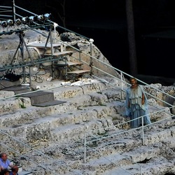 LE TROIANE teatro greco di Siracusa. Fotografie di Giulio Azzarello ©2019. LE TROIANE teatro greco di Siracusa. Fotografie di Giulio Azzarello ©2019.