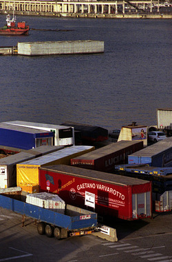 IL PORTO DI GENOVA panoramiche e particolari. Fotografie di Giulio Azzarello &copy;2014.