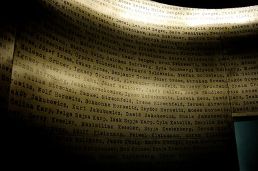 IL MUSEO SCHINDLER a Cracovia. Fotografie di Giulio Azzarello ©2016. IL MUSEO SCHINDLER a Cracovia. Fotografie di Giulio Azzarello ©2016.