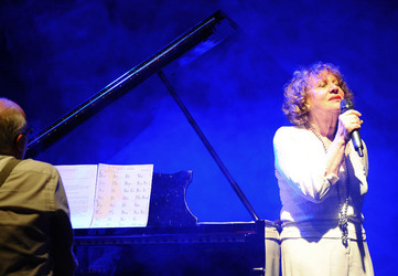 JAZZ spettacolo di Moschella Mulè. Fotografie di Giulio Azzarello ©2016. JAZZ spettacolo di Moschella Mulè. Fotografie di Giulio Azzarello ©2016.