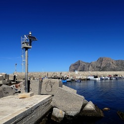 ISOLA. Fotografie di Giulio Azzarello &copy;2024.