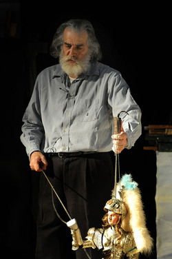 OPERA DEI PUPI di Mimmo Cuticchio in uno spettacolo natalizio a Palermo. Fotografie di Giulio Azzarello ©2014. OPERA DEI PUPI di Mimmo Cuticchio in uno spettacolo natalizio a Palermo. Fotografie di Giulio Azzarello ©2014.