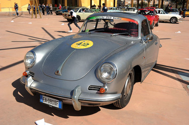 AUTO CLASSICHE ovvero la loro modernit&agrave; in mostra con tanti modelli del passato. Fotografie di Giulio Azzarello &copy;2014.