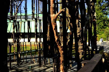 VENEZIA installazione lignea Giardini della Biennale di Arch. Cont. Fotografie di Giulio Azzarello &copy;2022.
