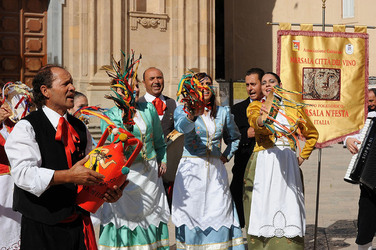 GRUPPO FOLK SICILIANO a Marsala. Fotografie di Giulio Azzarello &copy;2014.