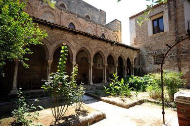 CHIESA E CHIOSTRO DELLA MAGIONE a Palermo panoramiche e particolari. Fotografie di Giulio Azzarello ©2014. CHIESA E CHIOSTRO DELLA MAGIONE a Palermo panoramiche e particolari. Fotografie di Giulio Azzarello ©2014.