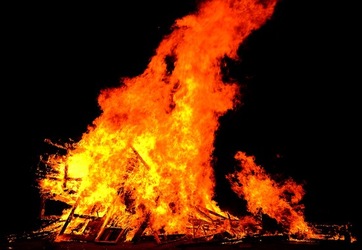 LA VAMPA DI SAN GIUSEPPE a Palermo. Fotografie di Giulio Azzarello ©2018. LA VAMPA DI SAN GIUSEPPE a Palermo. Fotografie di Giulio Azzarello ©2018.