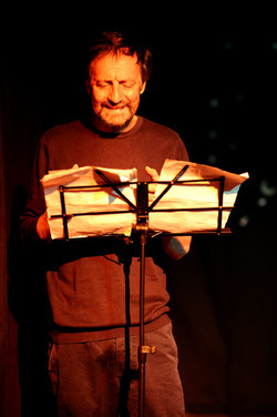 CLOCHARD uno spettacolo di e con Ludovico Caldarera. Fotografie di Giulio Azzarello &copy;2017.