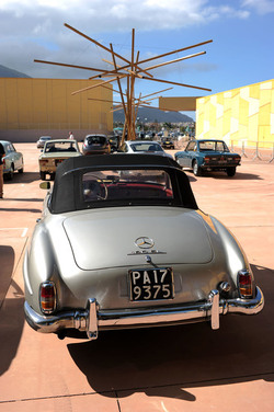 AUTO CLASSICHE ovvero la loro modernit&agrave; in mostra con tanti modelli del passato. Fotografie di Giulio Azzarello &copy;2014.