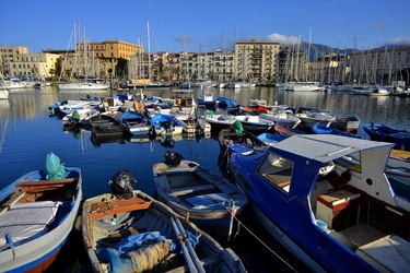 BARCHE da PESCA fotografie di Giulio Azzarello ©2019. BARCHE da PESCA fotografie di Giulio Azzarello ©2019.