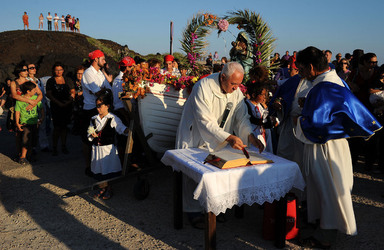 PROCESSIONE RELIGIOSA DEL MARE a Linosa. Fotografie di Giulio Azzarello ©2014. PROCESSIONE RELIGIOSA DEL MARE a Linosa. Fotografie di Giulio Azzarello ©2014.