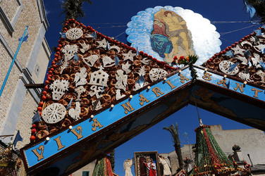 GLI ARCHI DI PASQUA a San Biagio Platani in Sicilia. Fotografie di Giulio Azzarello &copy;2014.