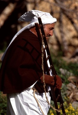 LA CERCA processione religiosa. Fotografie di Giulio Azzarello &copy;1996 2021.