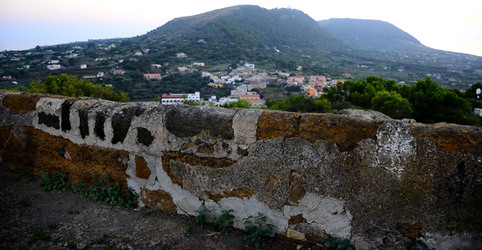 ISOLA DI USTICA il paese. Fotografie di Giulio Azzarello ©2016. ISOLA DI USTICA il paese. Fotografie di Giulio Azzarello ©2016.
