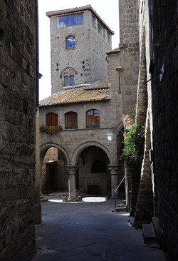 VITERBO e il suo centro storico. Fotografie di Giulio Azzarello &copy;2014.