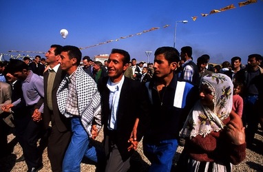 NEWROZ marzo 2001. Curdistan turco. Fotografie di Giulio Azzarello ©2001 2022. NEWROZ marzo 2001. Curdistan turco. Fotografie di Giulio Azzarello ©2001 2022.