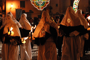 PROCESSIONE RELIGIOSA in Sicilia. Fotografie di Giulio Azzarello &copy;2014.
