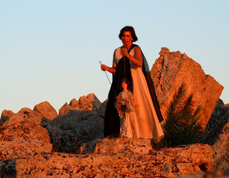 PAOLA PACE attrice italiana di origini siciliane Palermo ritratti a Sellinunte. Fotografie di Giulio Azzarello ©2014.