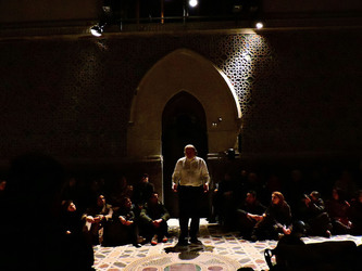 Mimmo Cuticchio in un suo spettacolo. Fotografie di Giulio Azzarello &copy;2017.