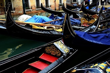 VENEZIA fotografie di Giulio Azzarello &copy;2022.