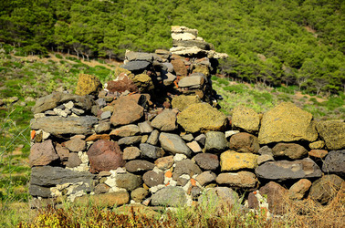 ISOLA DI USTICA pietre. Fotografie di Giulio Azzarello &copy;2016.