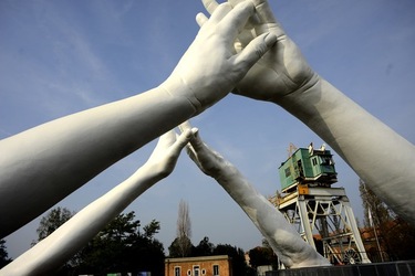 LE MANI DI LORENZO QUENN Biennale di Venezia. Fotografie di Giulio Azzarello &copy;2020.