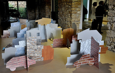 ANNE CLEMENCE de GROLEE e una sua installazione. Fotografie di Giulio Azzarello &copy;2014.