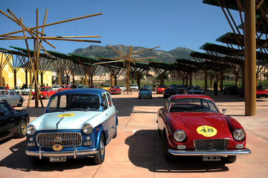 AUTO CLASSICHE ovvero la loro modernit&agrave; in mostra con tanti modelli del passato. Fotografie di Giulio Azzarello &copy;2014.