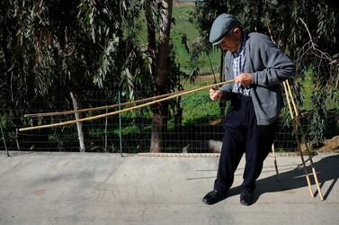 CESTO tipico tradizionale siciliano impagliato. Fotografie di Giulio Azzarello &copy;2014.