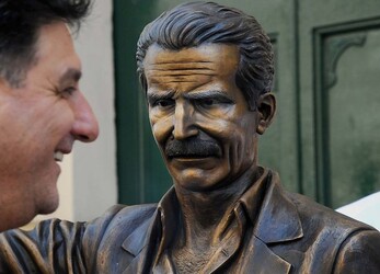 CAMILLERI e MONTALBANO a Porto Empedocle Agrigento . Fotografie di Giulio Azzarello ©2014. CAMILLERI e MONTALBANO a Porto Empedocle Agrigento . Fotografie di Giulio Azzarello ©2014.